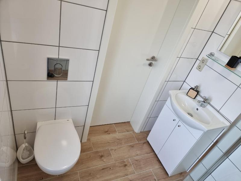 Single Room with Private Bathroom image 4