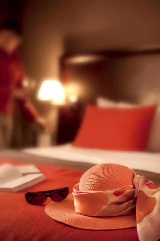 Deluxe Room with 1 King bed image 2