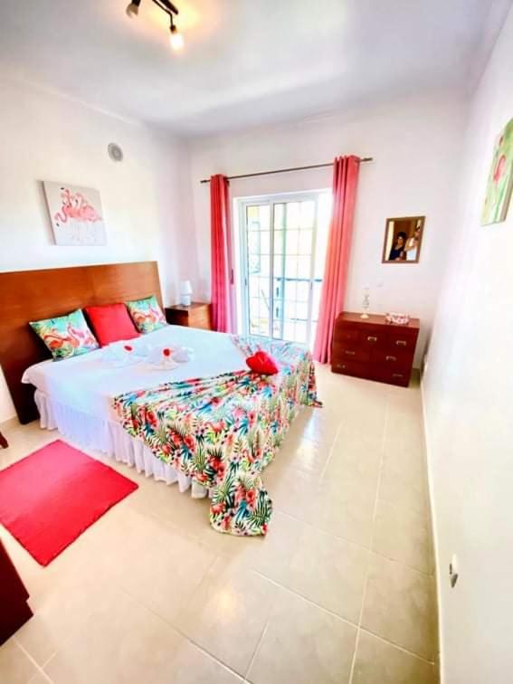 Flamingos Apartment with 2 swimming pool com check in e check out ao domingo em julho e agosto - image 2