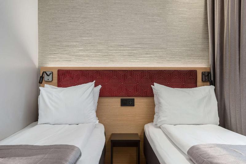 Standard Twin Room image 1