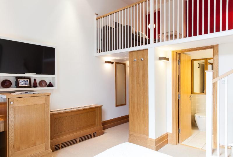  Mezzanine Suite image 4