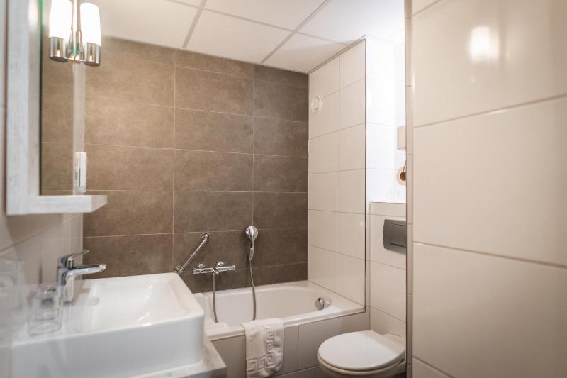 Double Room with Bath image 2