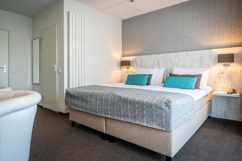 Double Room with Shower image 3