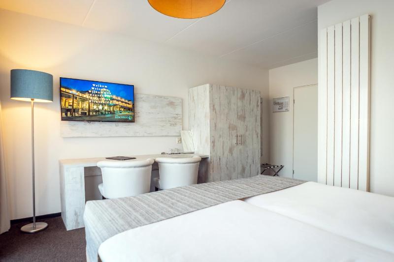 Double Room with Shower image 4