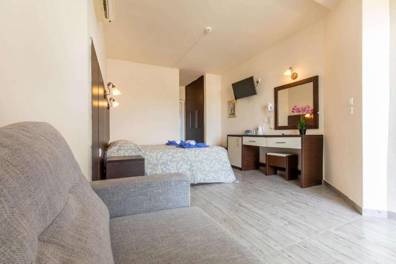 Deluxe Double with Outdoor Jacuzzi image 4