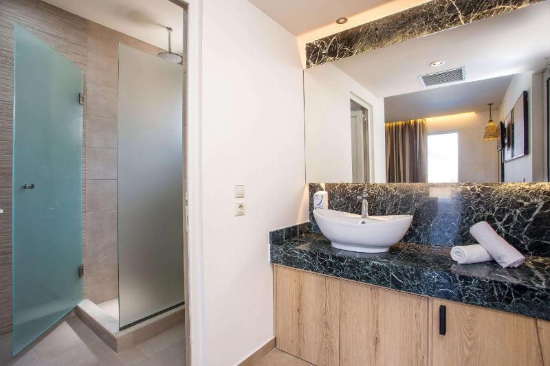 Deluxe Double Room with Private Pool image 4
