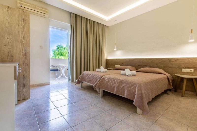Family Room with Side Sea View image 4