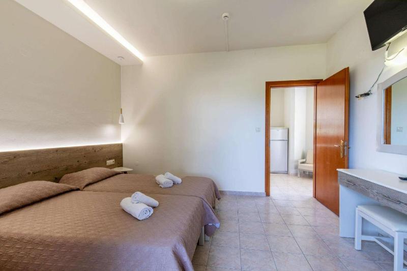Family Room with Side Sea View image 3