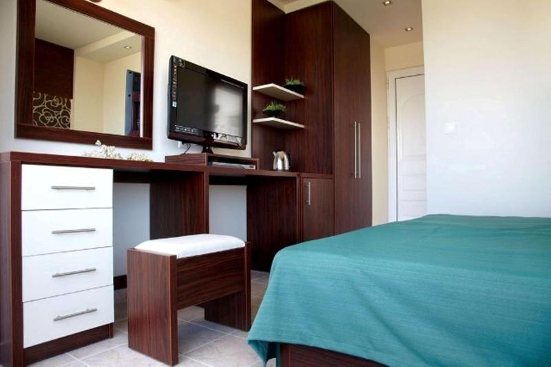 Standard Double or Twin Room image 4