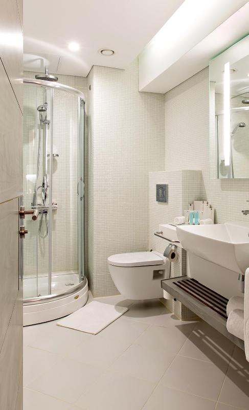 One Bedroom Suite with Sea View image 2