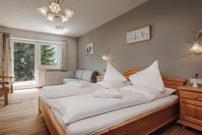 Deluxe Double Room image 3