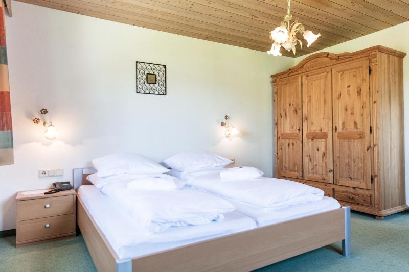Double Room image 4