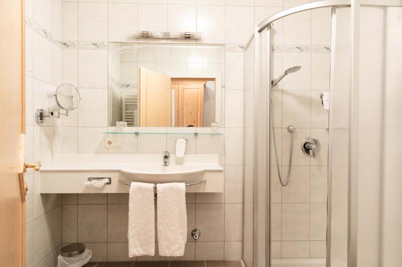 Single Room image 4