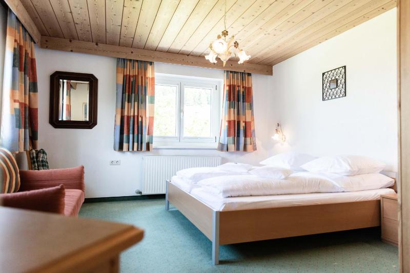 Double Room image 3