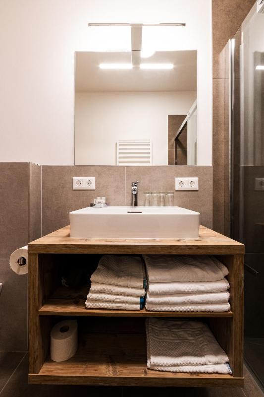 Standard Quadruple Room image 2