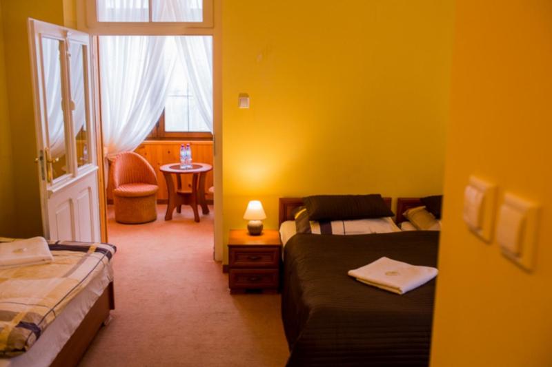 Comfort Triple Room with Shower image 3