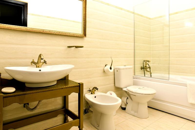 Deluxe Double Room image 3