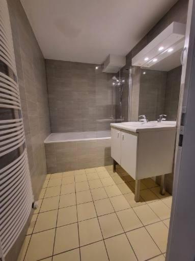 NEW LOFT CENTRE VIEILLE VILLE VUE PETITE VENISE Parking Balcon 2 chambres - image 10