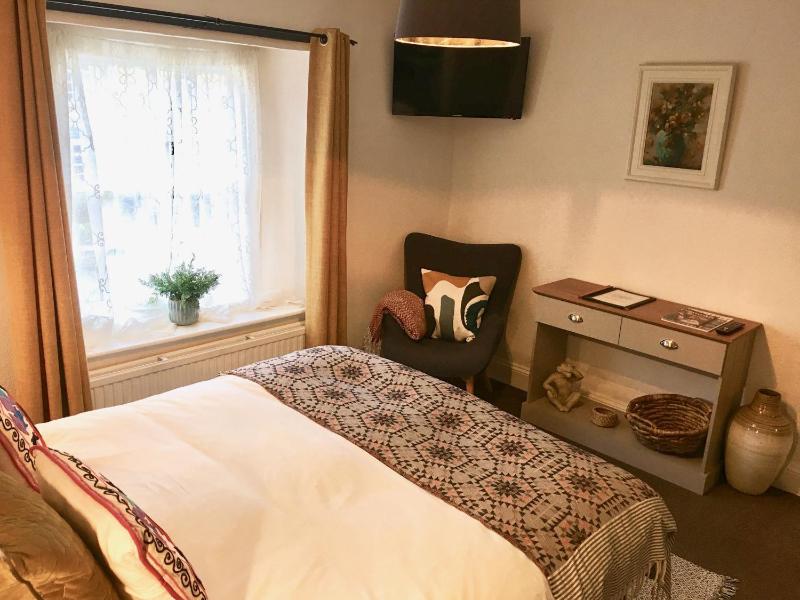 Standard Double Room image 3