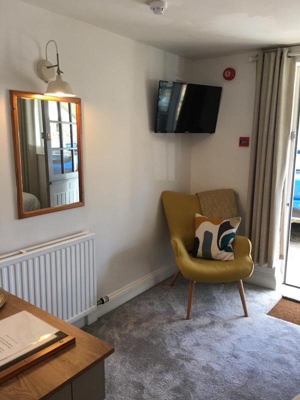 Standard Twin Room image 1