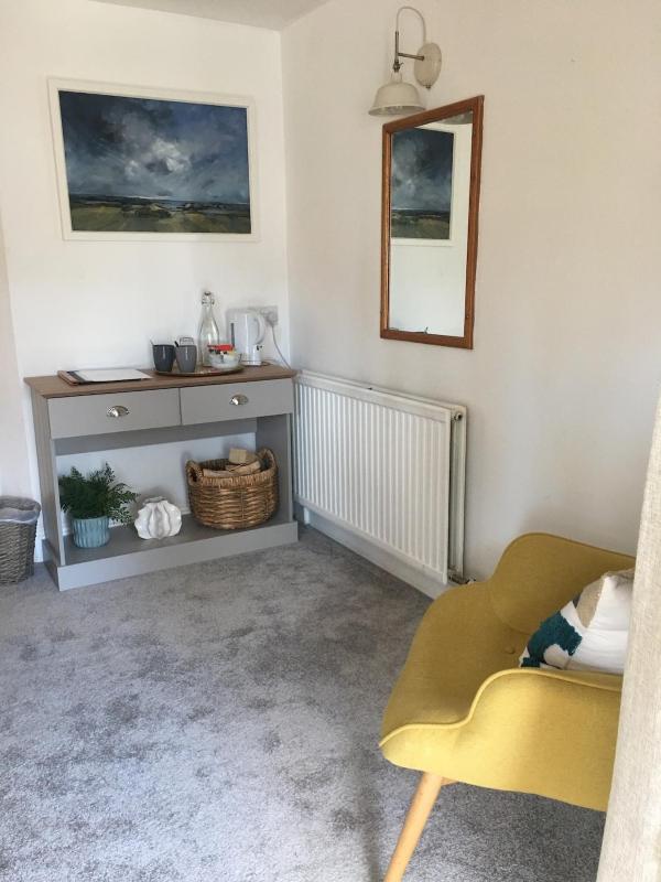 Standard Twin Room image 3