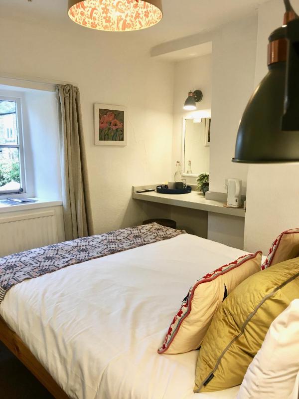 Economy Double Room image 3