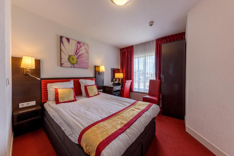 Standard Double Room image 2