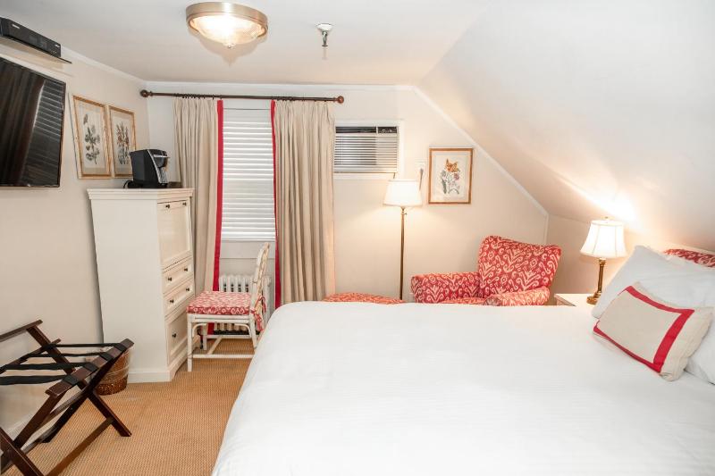 Standard Queen Room image 2