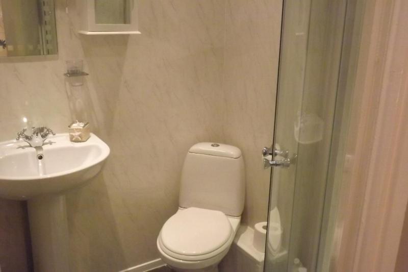 Standard Double Room image 3