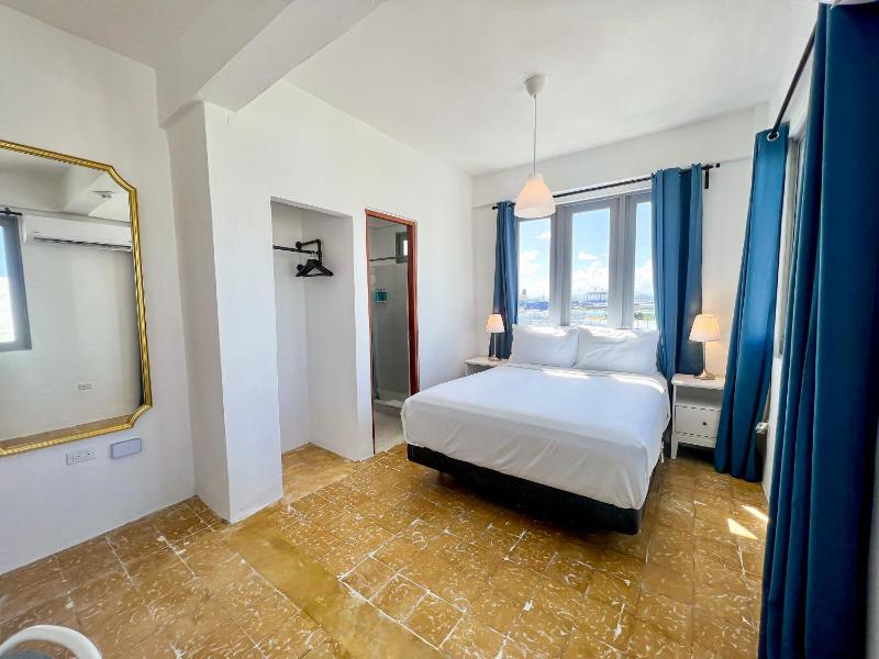 Deluxe Double Room image 3