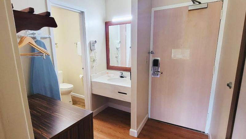 Double Room with Refrigerator image 4