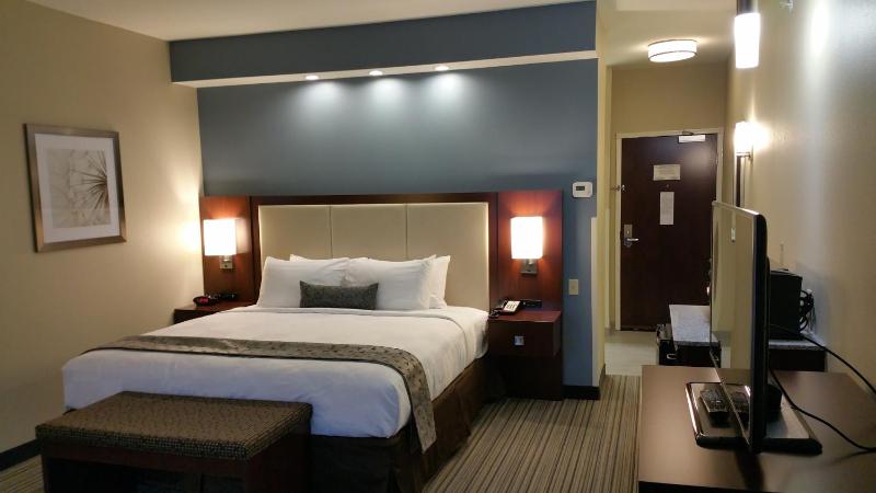 King Suite with Kitchenette - Mobility Access/Non-Smoking image 1