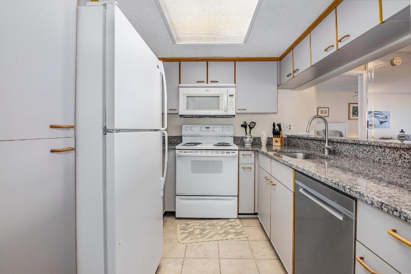 401 South Hampton - charming 2 bedroom 2 bath ocean view condo condo - image 11