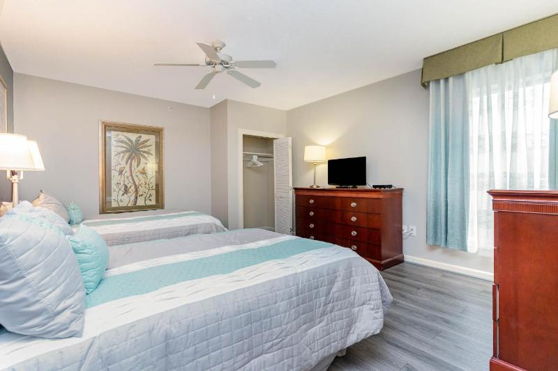 Splendid 3 bedroom 3 bath condo - 408 Royale Palms condo - image 4