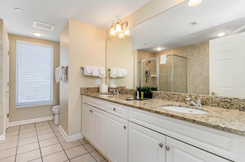 Ocean View 3 Bedroom Unit #1607 Royale Palms condo - image 12