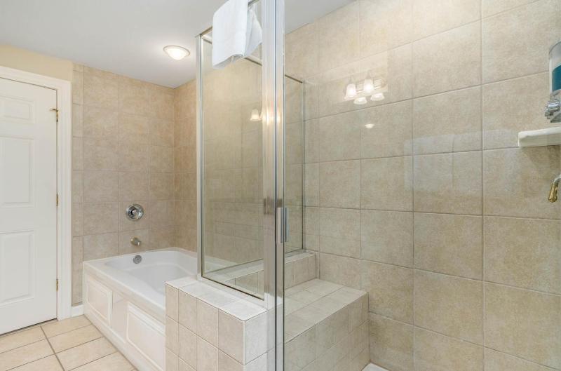 Ocean View 3 Bedroom Unit #1607 Royale Palms condo - image 20