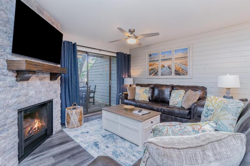Completely remodeled and open 18C Richmond Park villa - image 21