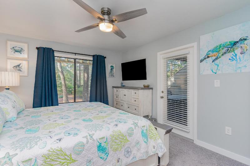 Completely remodeled and open 18C Richmond Park villa - image 6