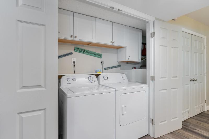Completely remodeled and open 18C Richmond Park villa - image 27