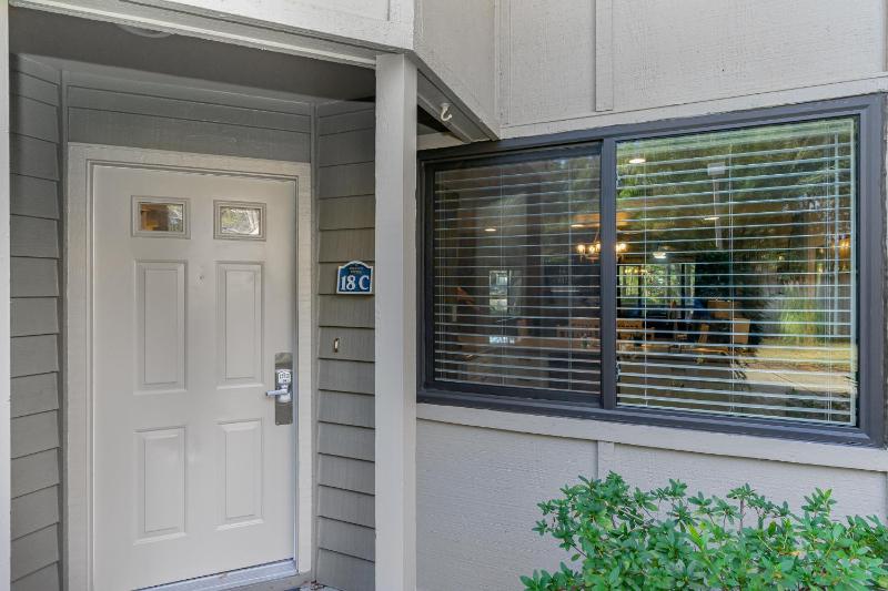 Completely remodeled and open 18C Richmond Park villa - image 16