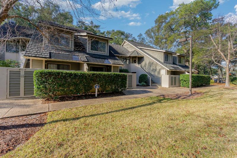 Completely remodeled and open 18C Richmond Park villa - image 12