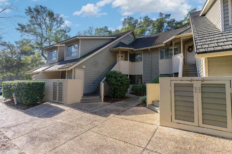 Completely remodeled and open 18C Richmond Park villa - image 7
