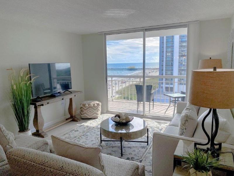 Stunning ocean view remodeled 2 bedroom 2 bath condo 908 South Hampton condo - image 3