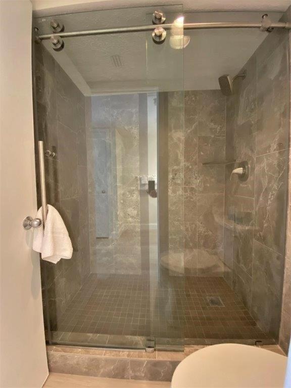Stunning ocean view remodeled 2 bedroom 2 bath condo 908 South Hampton condo - image 9