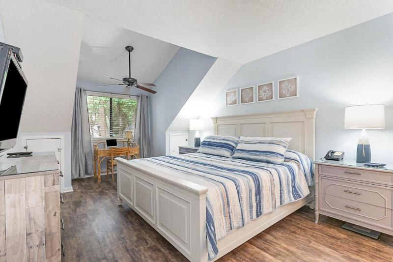 14D Richmond Park - Gorgeously remodeled 3 bed 3 bath villa villa - image 14