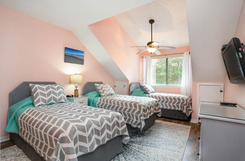 14D Richmond Park - Gorgeously remodeled 3 bed 3 bath villa villa - image 11