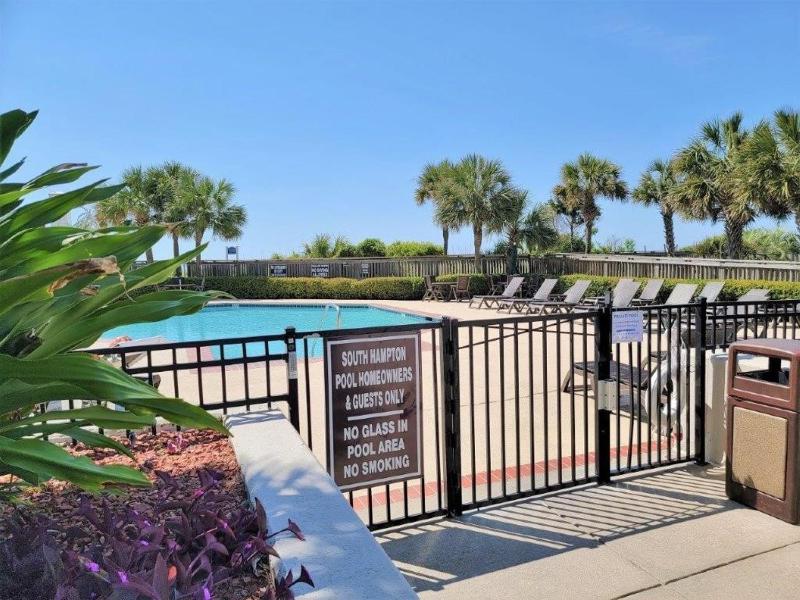 Stunning ocean view remodeled 2 bedroom 2 bath condo 908 South Hampton condo - image 10