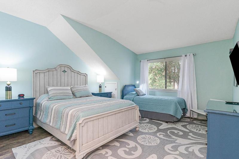14D Richmond Park - Gorgeously remodeled 3 bed 3 bath villa villa - image 4