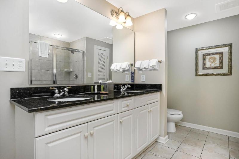 Stylish oceanview 2 bedroom unit - 1603 Royale Palms - Kingston Plantation condo - image 16