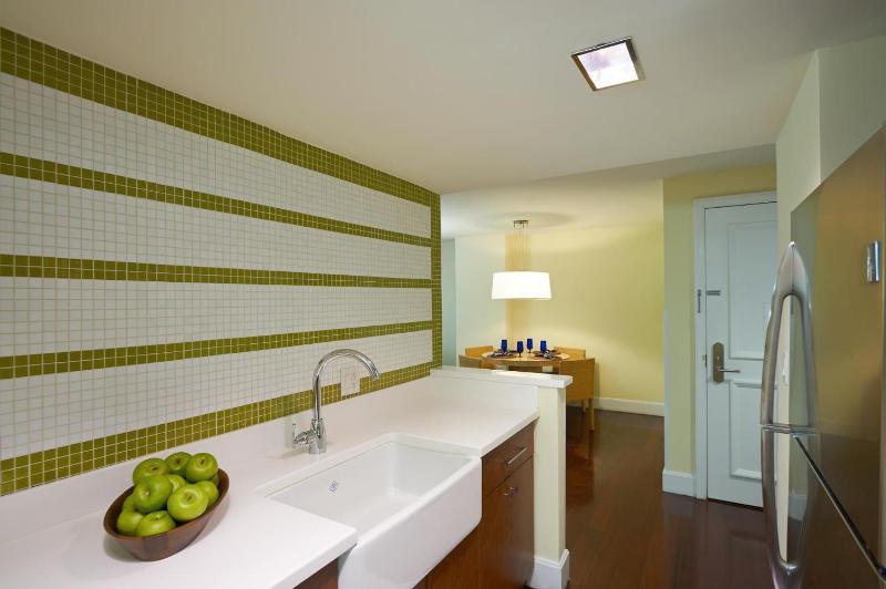 Deluxe Two-Bedroom Suite with Gulf View image 2